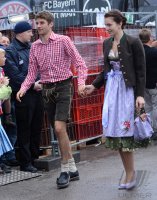 FUSSBALL 1. BUNDESLIGA:  Thomas Mueller mit Frau Lisa