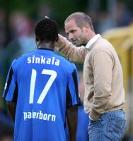 Fussball 2. Bundesliga, Paderborn: FACH und SINKALA