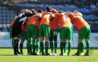 Fussball 2. Bundesliga:  Verschwoerung im Kreis vor dem Spiel von SpVgg Greuther Fuerth