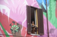 Corona Krise in Mailand: Bewohner klatscht fuer Rettungskraefte