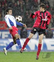 Fussball 1. Bundesliga: Leverkusen - Hamburg, Zweikampf