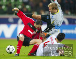 Fussball 1. Bundesliga: Leverkusen - HSV, Zweikampf