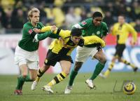 Fussball 1. Bundesliga: Dortmund - Wolfsburg, Zweikampf