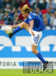 FUSSBALL 1. Bundesliga S04, POULSEN Einzelaktion