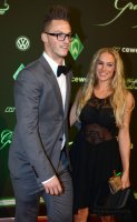 Fussball, 1. Bundesliga Saison 2012/2013: Marko Arnautovic  posiert mit Ehefrau Sarah