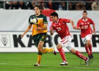 FUSSBALL NATIONALMANNSCHAFT: Matthew SPIRANOVIC (li, Australien) gegen Moreno COSTANZO (re, Schweiz)