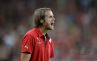 Fussball DFB Pokal 2. Runde 13/14: Trainer Thomas Schneider (VfB Stuttgart)