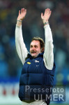 Fussball 1. Bundesliga: Bochum - Koeln, Neururer jubelt zu den Fans