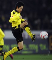 Fussball: 1. Bundesliga Saison 2010/2011: Dortmund, KAGAWA am Ball