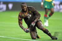 Fussball International Testspiel: Torwart Guy Roland NDY ASSEMBE (Kamerun)