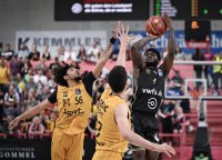 Basketball 1. Bundesliga 23/24: Tigers Tuebingen - Basketball Lšwen Braunschweig