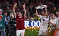 Fussball 1. Bundesliga 24/25: FC Bayern Muenchen feiert die 34. Deutschen Meisterschaft