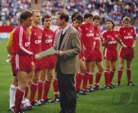 Fussball FC Bayern-Bremen :  Rummenigge gratuliert Augenthaler