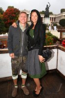 FUSSBALL 1. BUNDESLIGA:  Bastian Schweinsteiger mit seiner Freundin Sarah Brandner