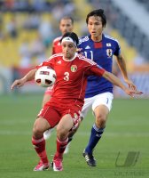 Fussball AFC Asian Cup 2011:  Suleiman Salman (li, Jordanien) gegen Ryoichi Maeda (re, Japan)