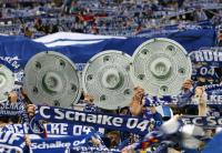 Fussball 1. Bundesliga: S04, Fans mit Meisterschalen