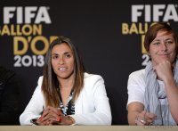 Fussball International  FIFA Ballon d Or 2013: Marta (Brasilien) und Abby Wambach (USA)