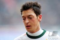 FUSSBALL, 1. BUNDESLIGA, 22. Spieltag: Bremen, OEZIL enttaeuscht