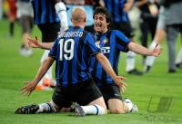 Fussball Champions League Finale: Esteban Matias Cambiasso Deleau, Diego Milito  (v.li., Inter)