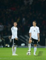 Fussball International WM Qualifikation 2014:  Mesut Oezil und Miroslav Klose (v. li., Deutschland)