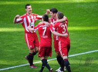 Fussball 1. Bundesliga : JUBEL nach dem Tor zum 5:1 Miroslav Klose, Franck Ribery, Mario Gomez, Bastian Schweinsteiger  (v.li., FC Bayern Muenchen)