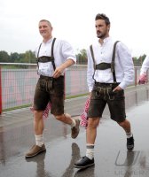 1. Fussball Bundesliga :  Bastian Schweinsteiger, Diego Contento (v. li., FC Bayern Muenchen)