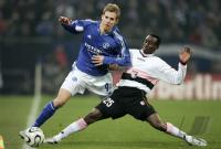 Fussball Uefa-Pokal: Schalke - Palermo, Zweikampf