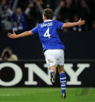 Fussball CHL  Saison 2010/2011:  JUBEL Benedikt Hoewedes (FC Schalke 04)