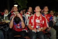 Fussball: Fans fiebern in der Paulaner Gaststaette am Nockherberg