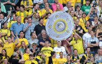Fussball 1. Bundesliga:  Fankurve Borussia Dortmund mit Meisterschale