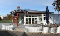 Fussball 1. Bundesliga: Paulaner Treff Biergarten auf dem FC Bayern Trainingsgelaende an der Saebenerstrasse