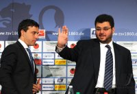 Fussball 2. Bundesliga:  Aufsichtsrat Hamada Iraki mit Investor Hasan Abdullah Ismaik (v.li., TSV 1860 Muenchen)