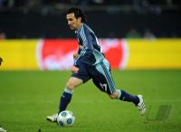 FUSSBALL UEFA CUP: Schalke, SANCHEZ Einzelaktion