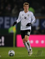 FUSSBALL INTERNATIONAL: Deutschland, KROOS am Ball