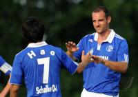 FUSSBALL, 1. BUNDESLIGA, SAISON 2010/2010: Schalke: METZELDER und JUNMIN