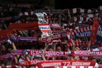 FUSSBALL  International CHL 09/10: JUBEL der Bayern Fans mit dem Pokal