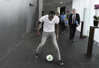 FIFA Praesident Joseph S. Blatter (Schweiz) trifft Usain Bolt (Jamaika)