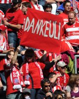 Fussball 1. Bundesliga : FC Bayern Muenchen FANS mit einem BANNER  DANKE Praesident Uli Hoeness (FC Bayern Muenchen)