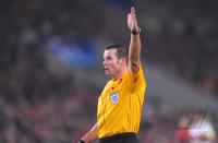 FUSSBALL : Schiedsrichter Manuel Jimenez