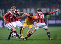 FUSSBALL INTERNATIONAL CHL ACHTELFINALE 12/13: AC Mailand - FC Barcelona