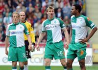 Fussball 1. Bundesliga: Bremen, Petri PASANEN, Christian VANDER, Per MERTESACKER und NALDO