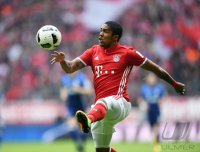 Fussball 1. Bundesliga Saison 16/17: FC Bayern Muenchen - FC Schalke 04