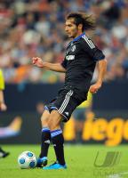 FUSSBALL, T-HOME CUP: Schalke, ALTINTOP Einzelaktion