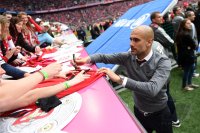 Fussball, 1. Bundesliga  Saison 13/14: Jubel FC Bayern Muenchen mit Schale