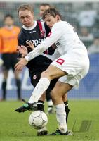 Fussball 1. Bundesliga: Borussia Mnchengladbach - Eintracht Frankfurt, Zweikampf