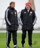 Fussball 1. Bundesliga: Trainer Andries Jonker, Co Trainer Hermann Gerland (v.li., FC Bayern Muenchen)