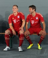 Fussball 1. Bundesliga 2010/2011:  Bastian Schweinsteiger, Thomas Mueller (v. li., FC Bayern Muenchen)