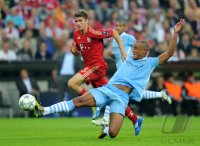 Fussball CHL  Saison 2011/2012:  Thomas Mueller (li, FC Bayern Muenchen) gegen Vincent Kompany (Manchester City)
