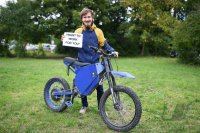 Mechatronik - Student Elias Pfeffer bewirb sich oeffentlich bei Tesla-Chef Elon Musk