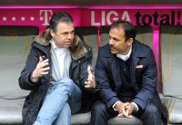 Fussball 1. Bundesliga, Saison 2011/2012:  Geschaeftsfuehrer Andreas Rettig (li,) mit Trainer Jos Luhukay (FC Augsburg)
